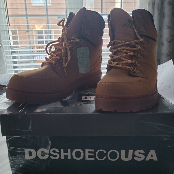 Man's DC Boots - Picture 2 of 9